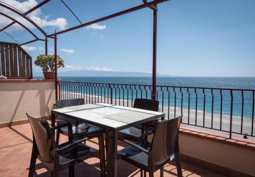 B&B La Sirena Santa Teresa Di Riva Extérieur photo