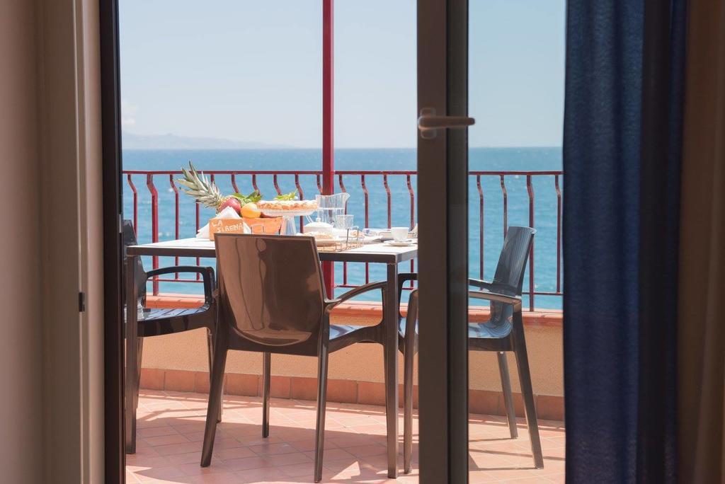 B&B La Sirena Santa Teresa Di Riva Extérieur photo