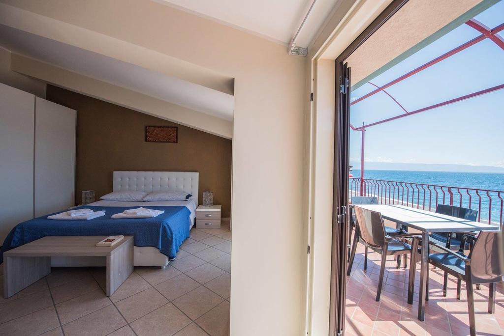 B&B La Sirena Santa Teresa Di Riva Extérieur photo