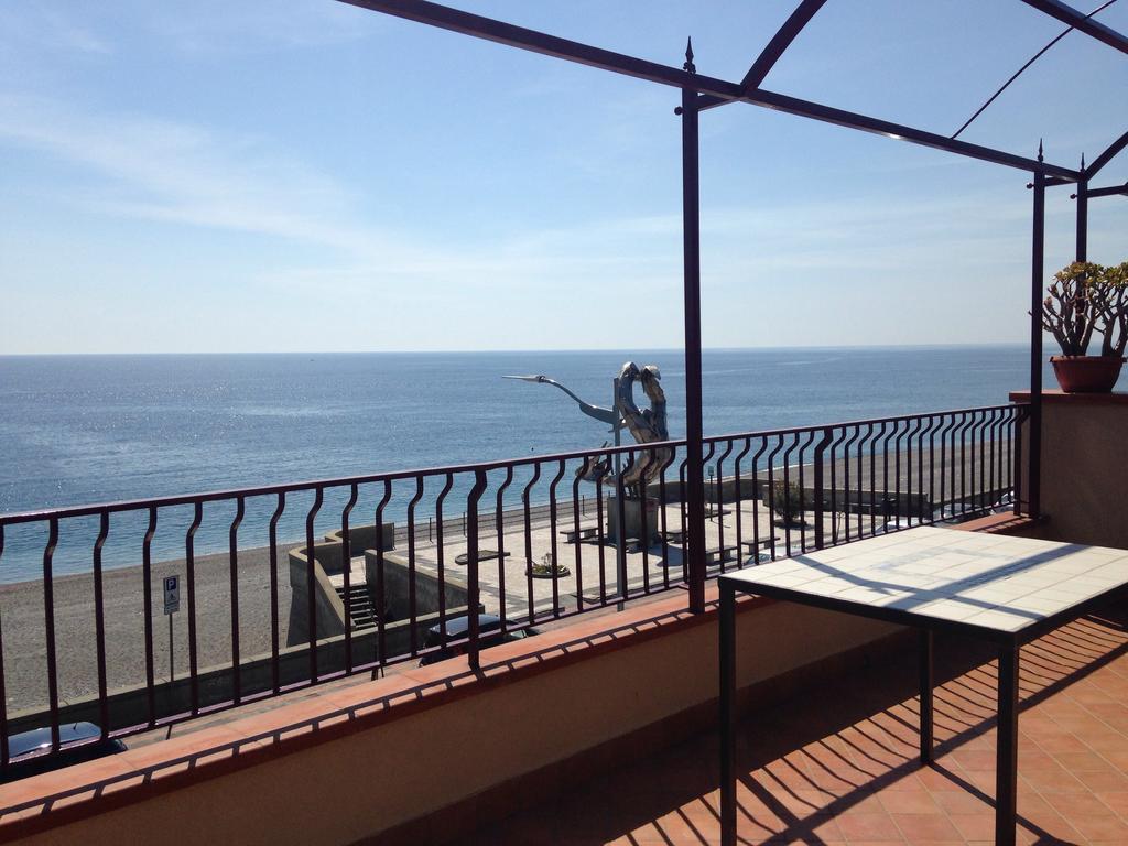 B&B La Sirena Santa Teresa Di Riva Extérieur photo