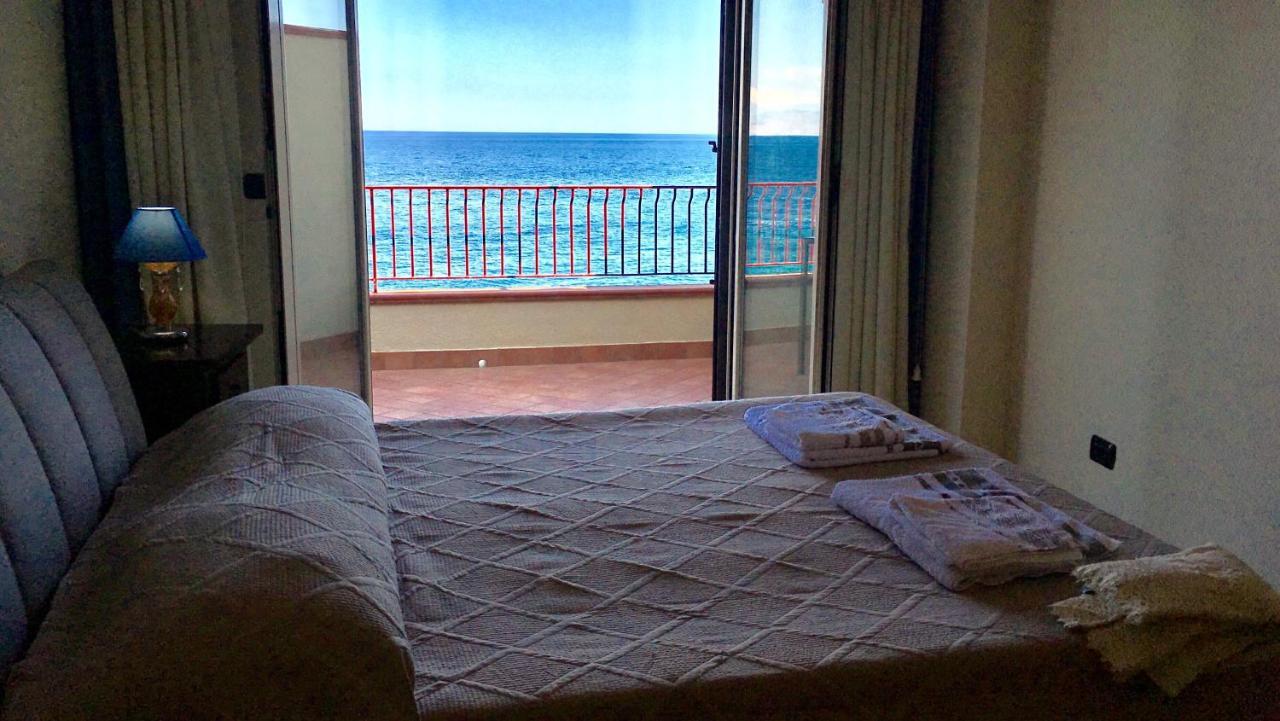 B&B La Sirena Santa Teresa Di Riva Extérieur photo