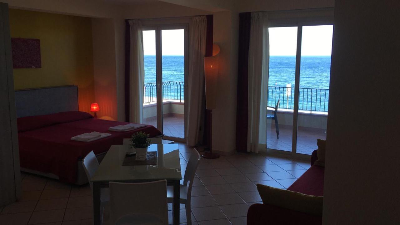 B&B La Sirena Santa Teresa Di Riva Extérieur photo